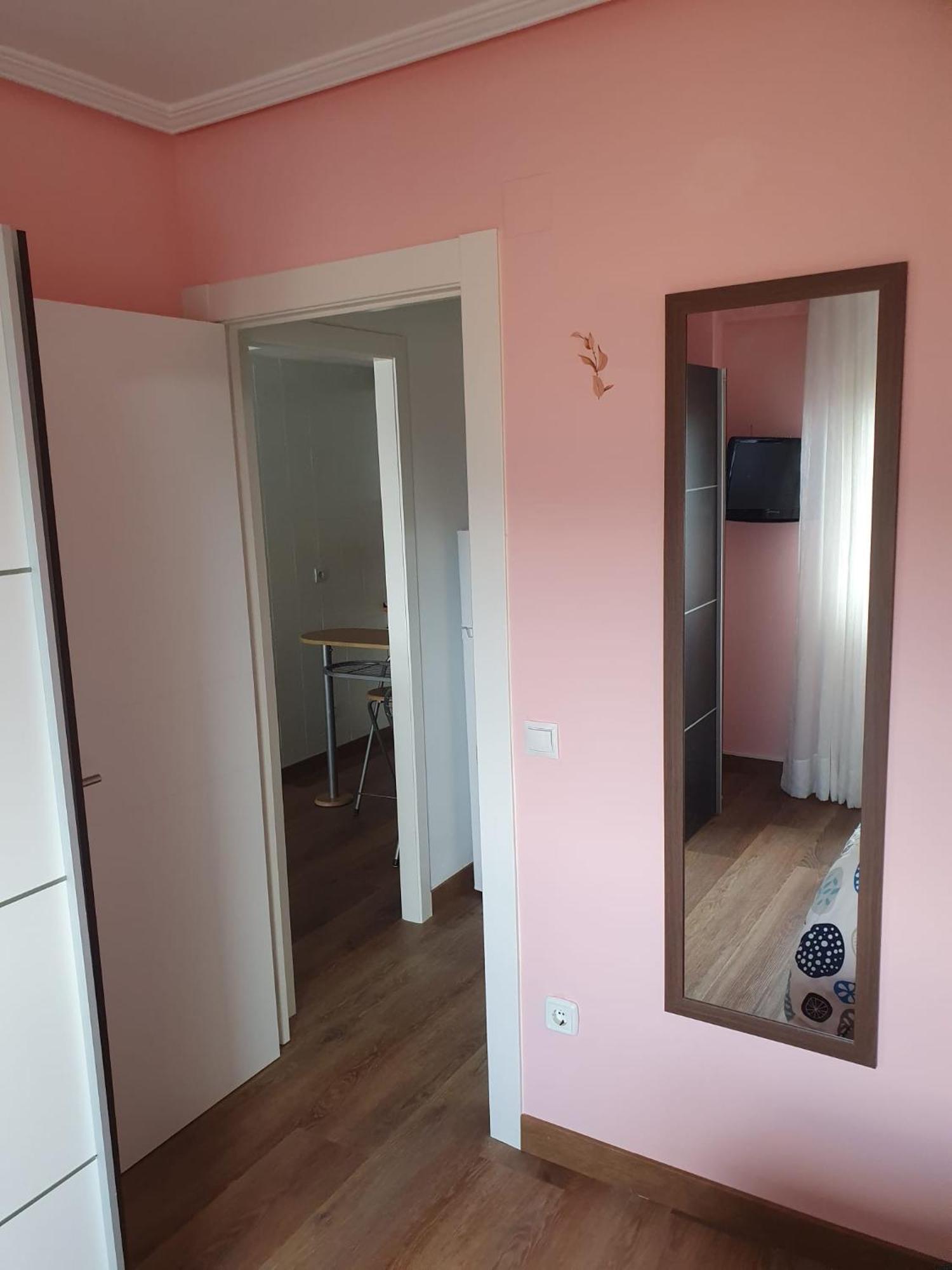 Vistas Monte Naranco Apartamento Con Parking 5Euros Al Dia Oviedo Esterno foto