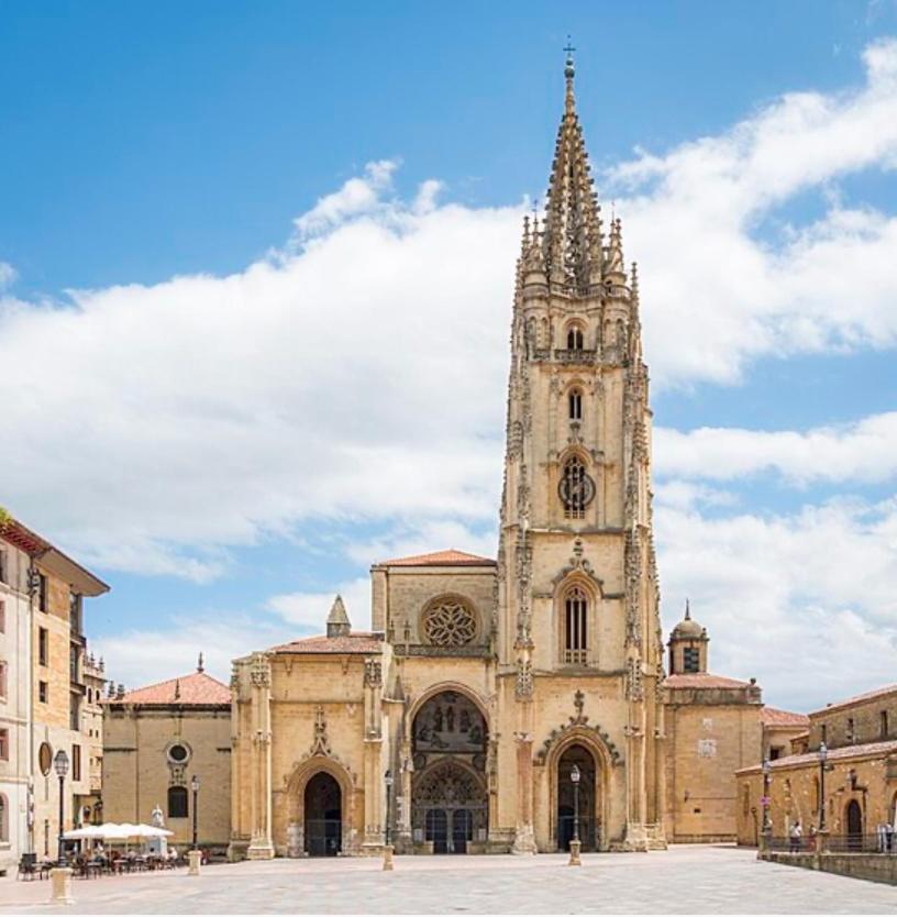 Vistas Monte Naranco Apartamento Con Parking 5Euros Al Dia Oviedo Esterno foto