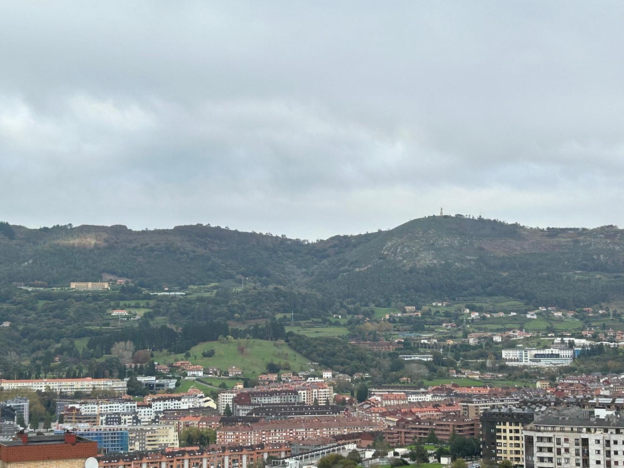 Vistas Monte Naranco Apartamento Con Parking 5Euros Al Dia Oviedo Esterno foto